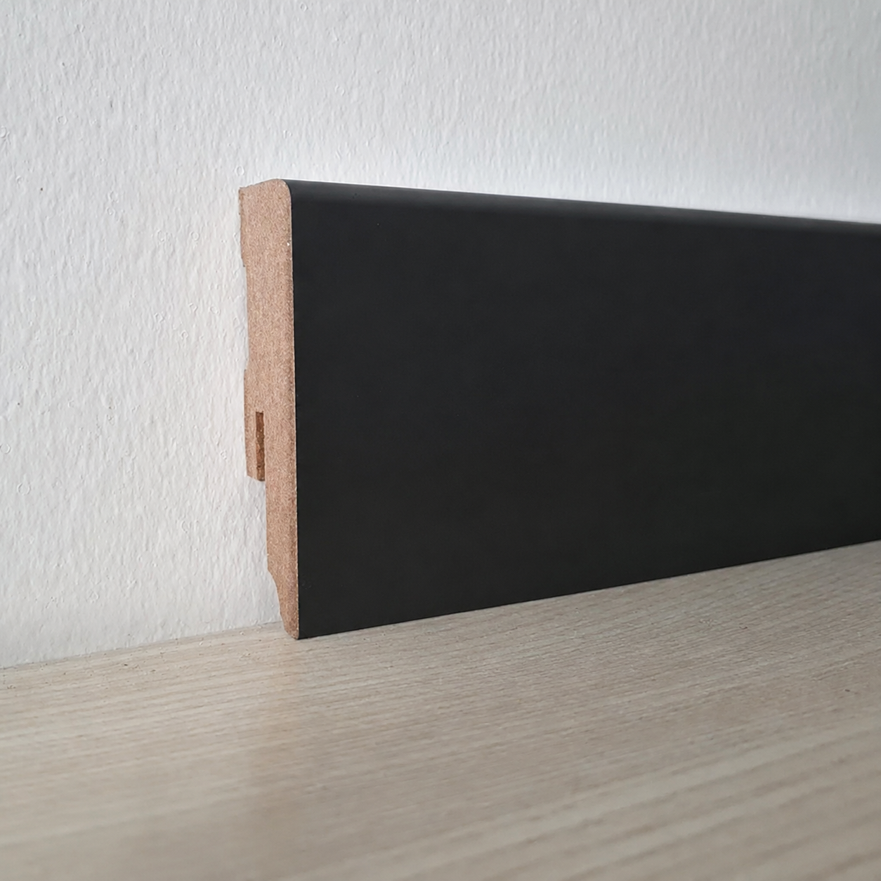 MDF Crna Lajsna 6cm